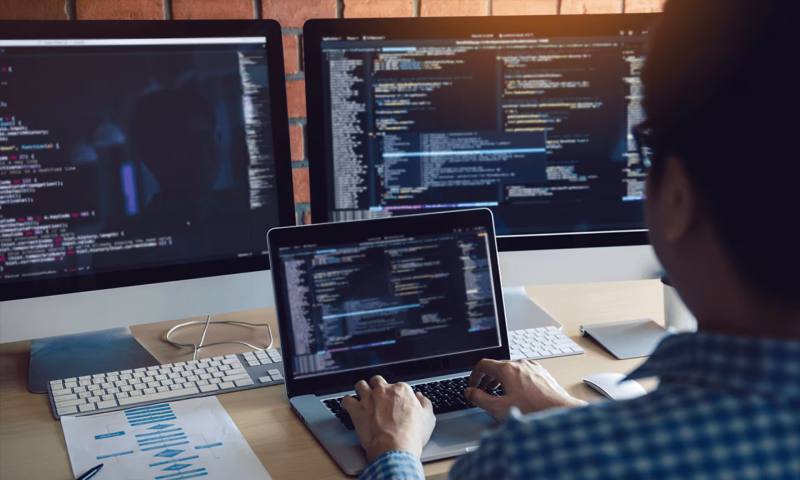 数据科学选型:R与Python如何赋能鄂温克族自治旗网站建设?